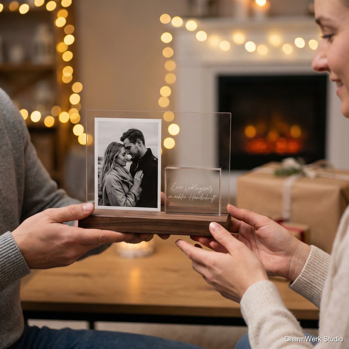 Acryl-Fotoständer mit eingravierter Handschrift - Lifestyle