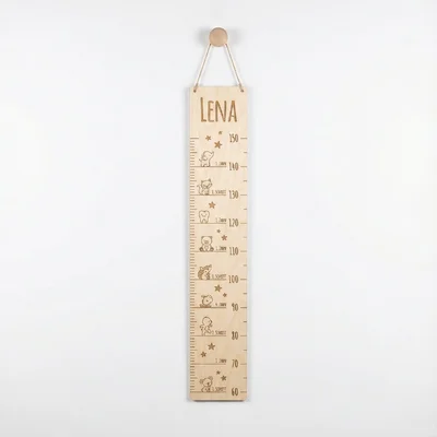 Gravierter Holz-Messlatten-Anhänger fürs Kinderzimmer