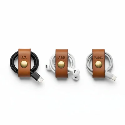 Gravierte Leder-Kabelhalter mit Initialen (Set)