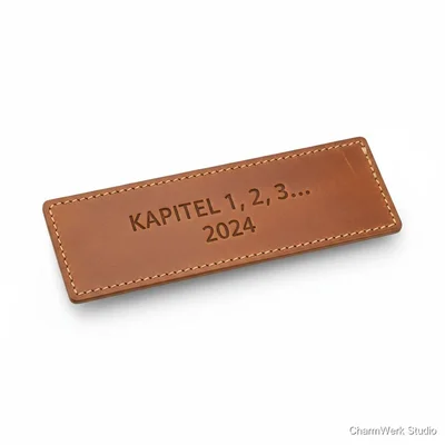 Leder-Lesezeichen „Kapitel wir“ mit Jahreszahl-Prägung