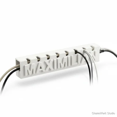 Personalisierter Kabel-Organizer als „Namensschiene“