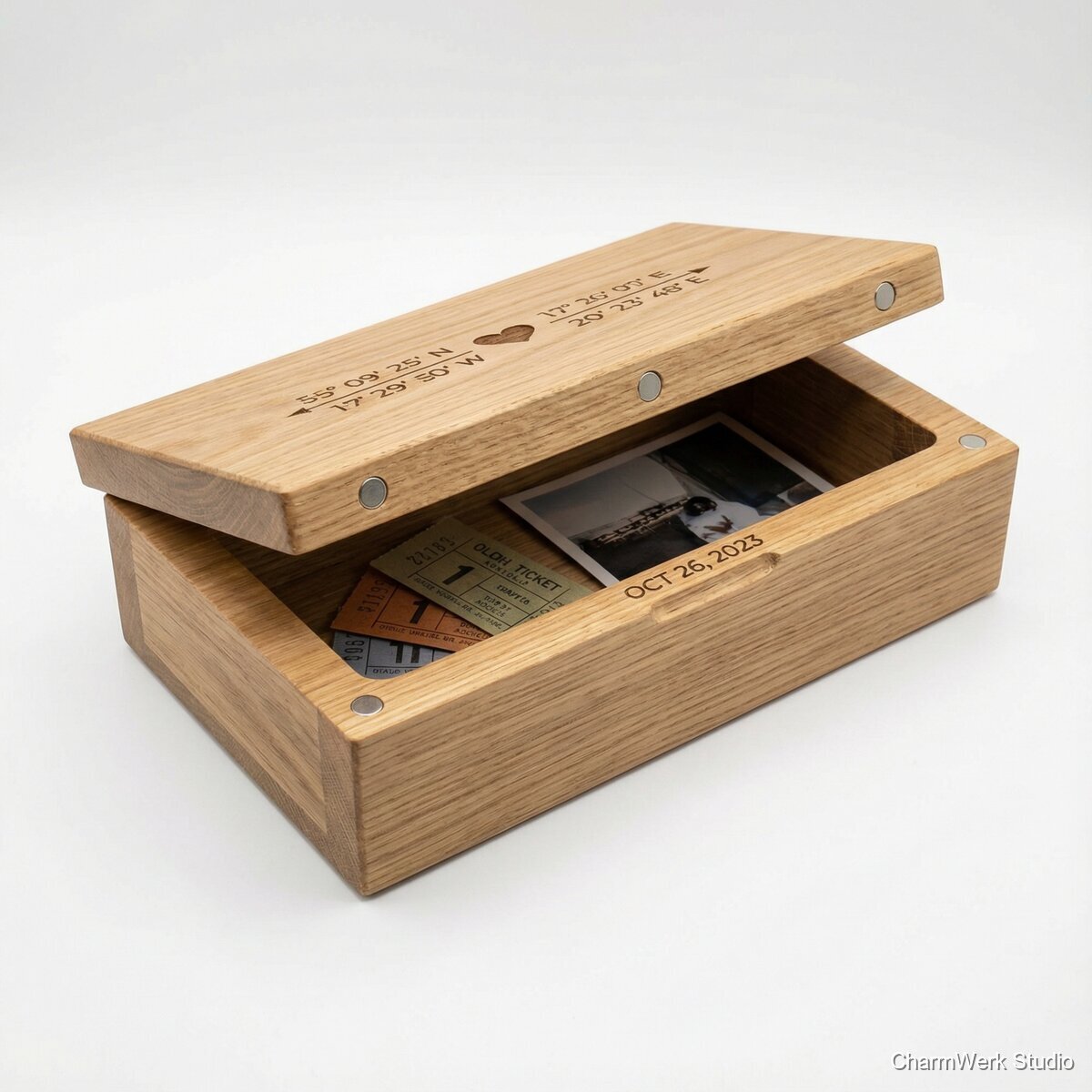CNC-Holzbox mit Magnetverschluss für Erinnerungen - Seitenansicht