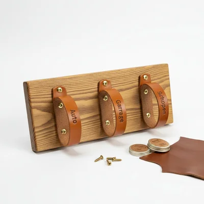 Personalisierter Schlüsselbrett-Haken aus Lederlaschen