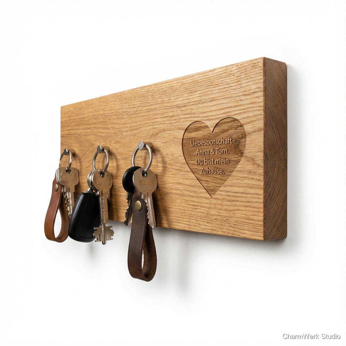 „Liebesbotschaft“-Schlüsselbrett mit versteckter Herz-Fräsung - Seitenansicht