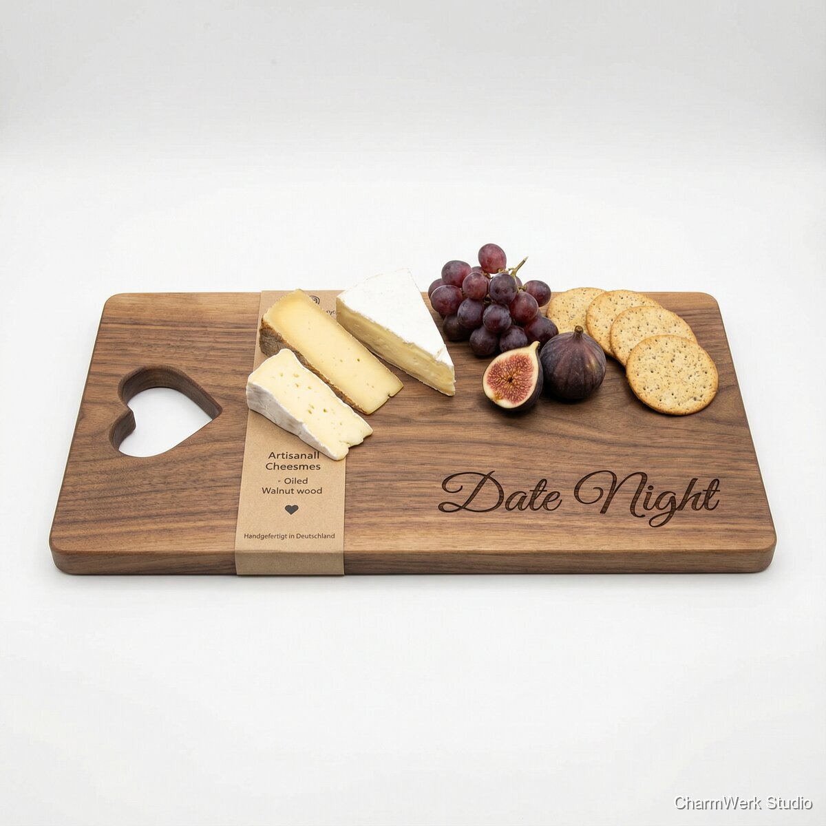 CNC-Servierbrett „Date Night“ mit Herzgriff