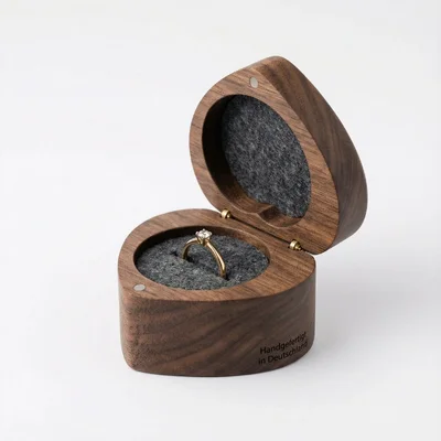 Ringbox mit Herz-Klappdeckel und Innenfräsung