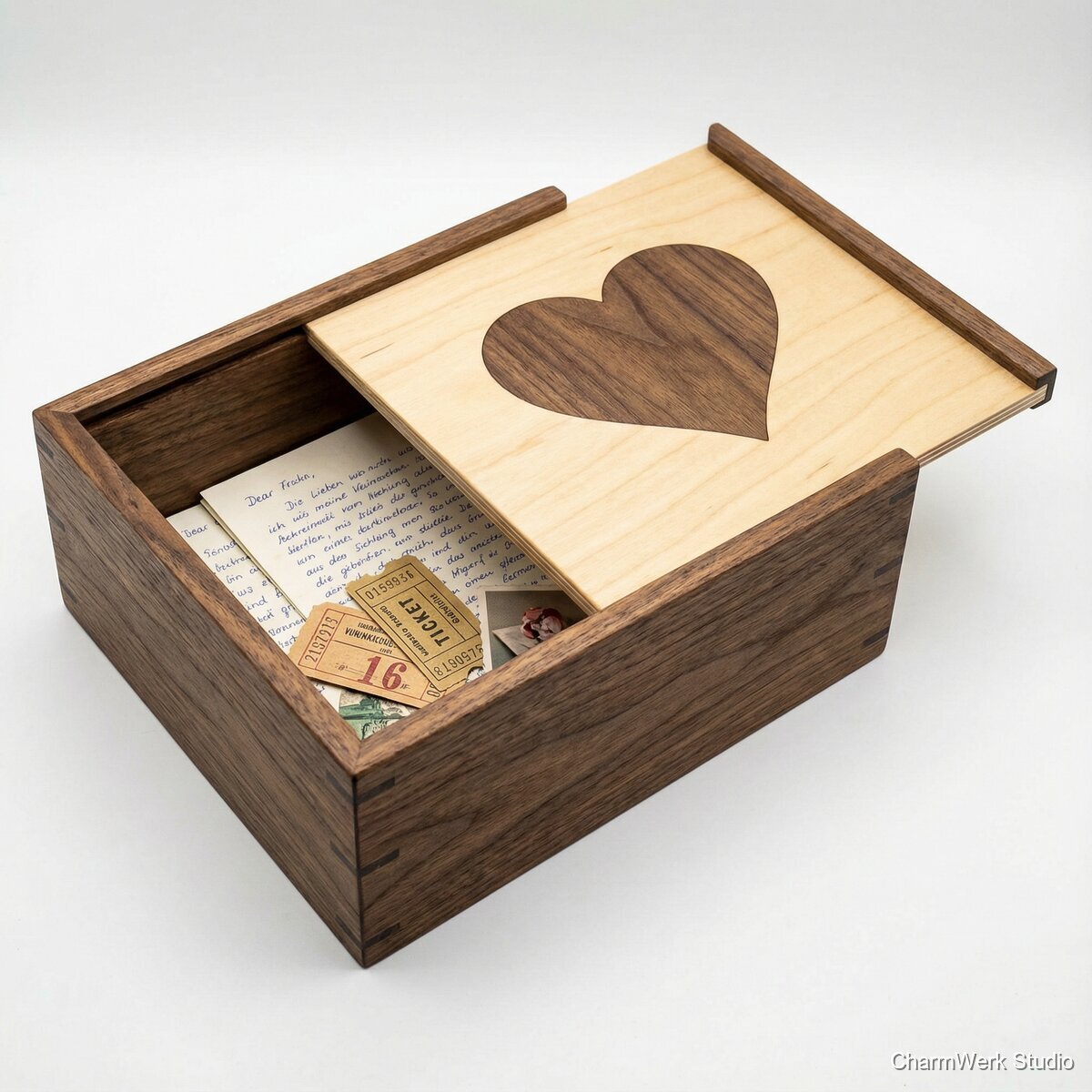 Liebesbrief-Box mit Schiebedeckel und Intarsien-Nut - Seitenansicht