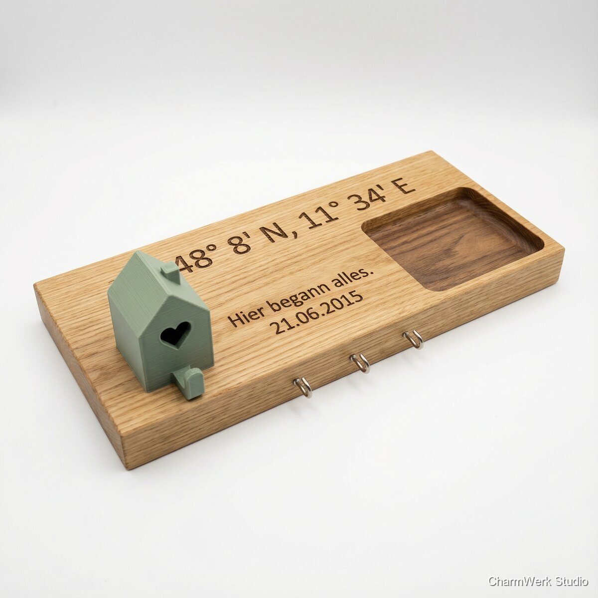 Koordinaten-Schlüsselbrett mit 3D-Haus und Namen - Seitenansicht