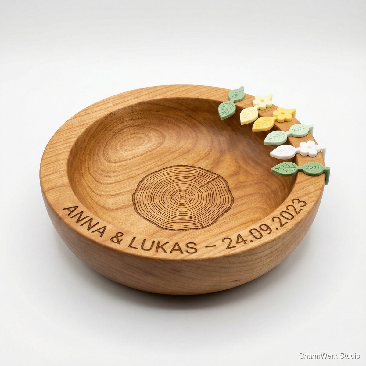 „Zwei Namen – ein Baum“-Schmuckschale mit 3D-Blättern - Seitenansicht