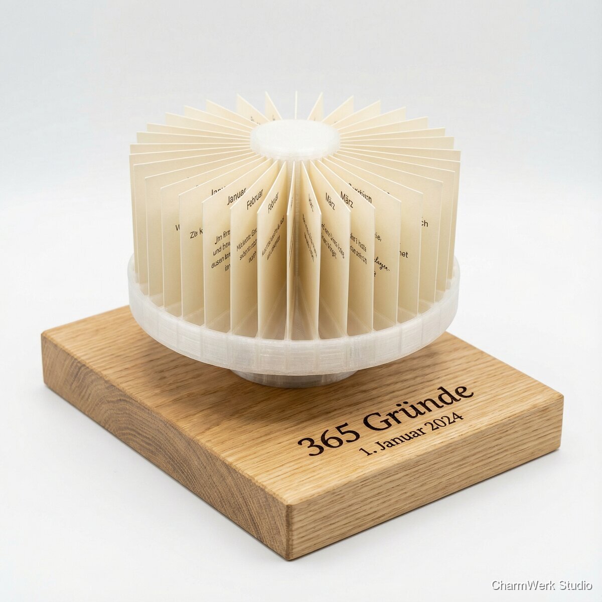 „365 Gründe“-Kartenkarussell mit graviertem Sockel - Seitenansicht