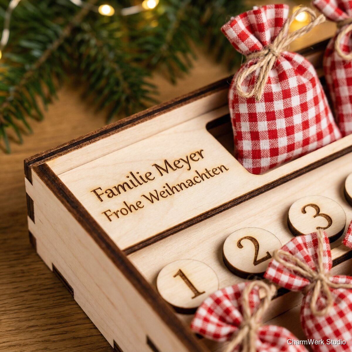 Personalisierter Adventskalender aus Holz zum Befüllen - Detailansicht