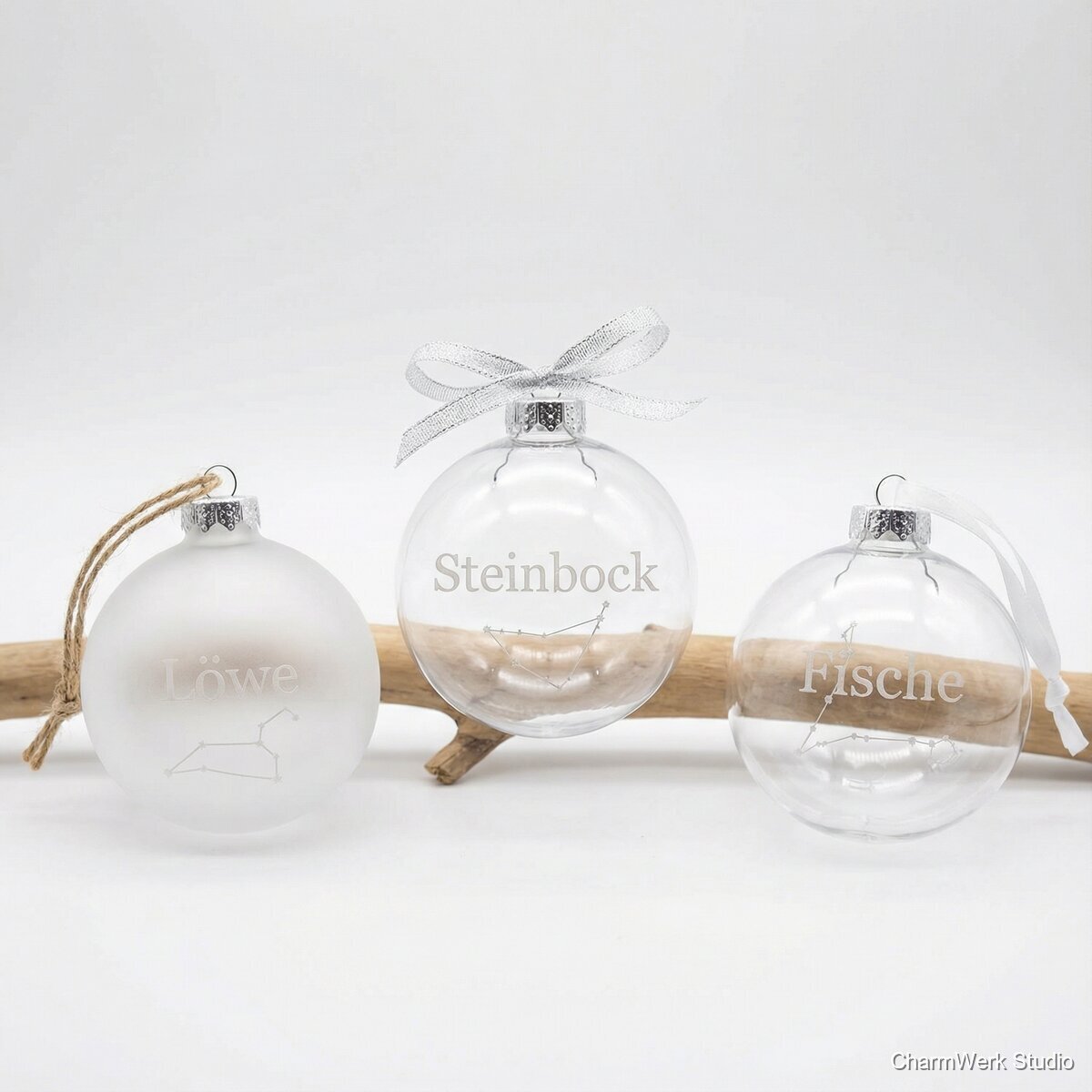 Weihnachtskugeln aus Acryl mit Sternbild-Namen