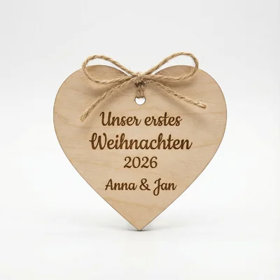 Holz-Ornament „Unser erstes Weihnachten“ mit Datum