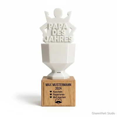 Kombi: 3D-gedruckter Pokal „Papa des Jahres“ mit Holzsockel