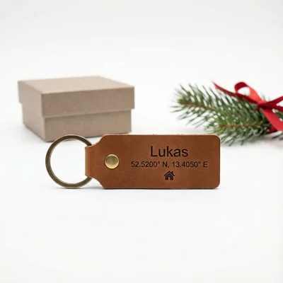 Weihnachts-Schlüsselanhänger aus Leder mit Koordinaten