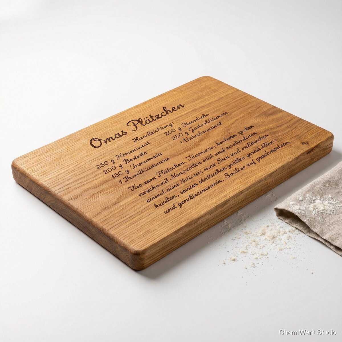 Rezeptbrett „Omas Plätzchen“ mit Gravur & Handschrift - Seitenansicht
