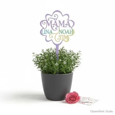 3D-gedruckter Blumenstecker „Mama“ mit Namen der Kinder