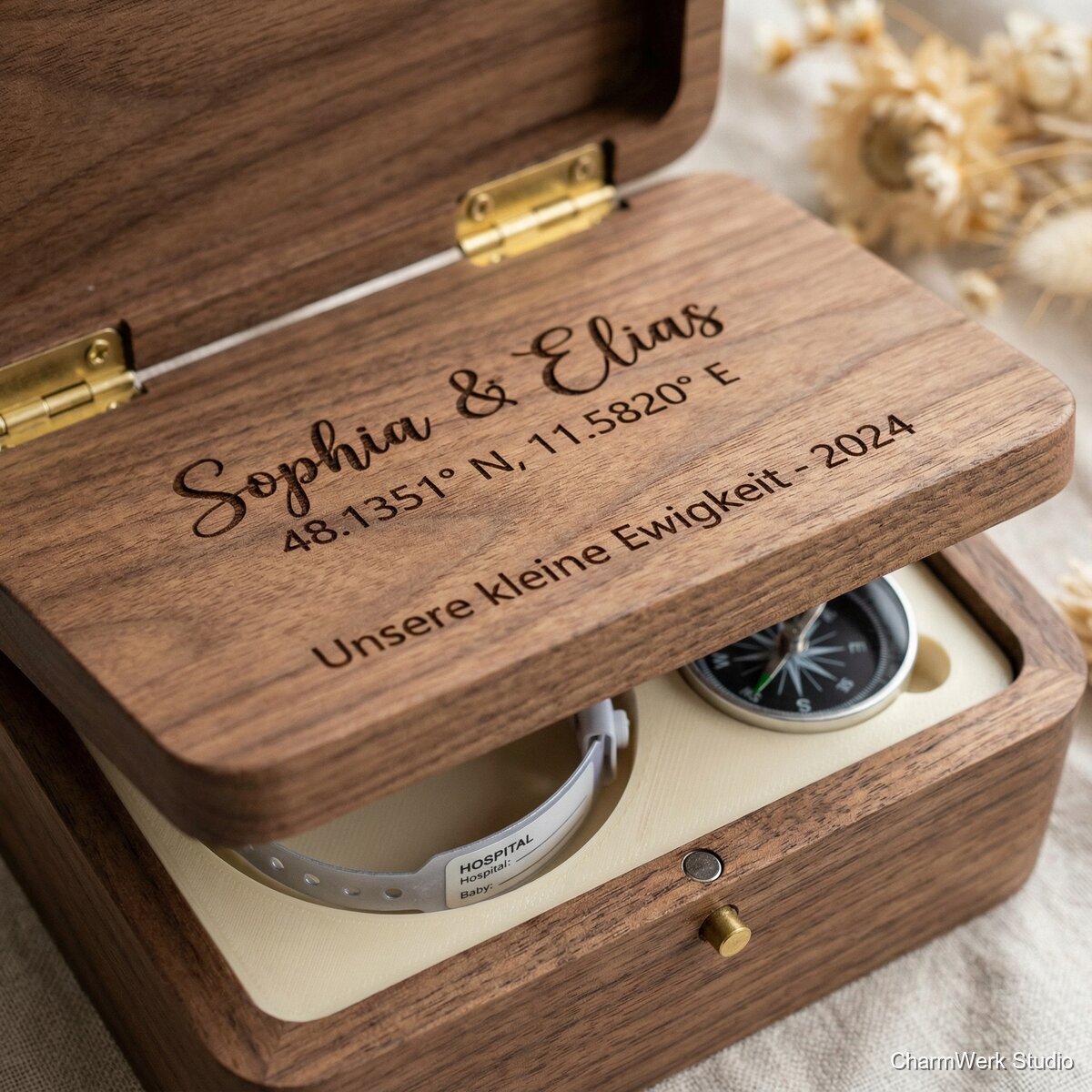 Erinnerungsbox mit graviertem Deckel und Inlay - Detailansicht