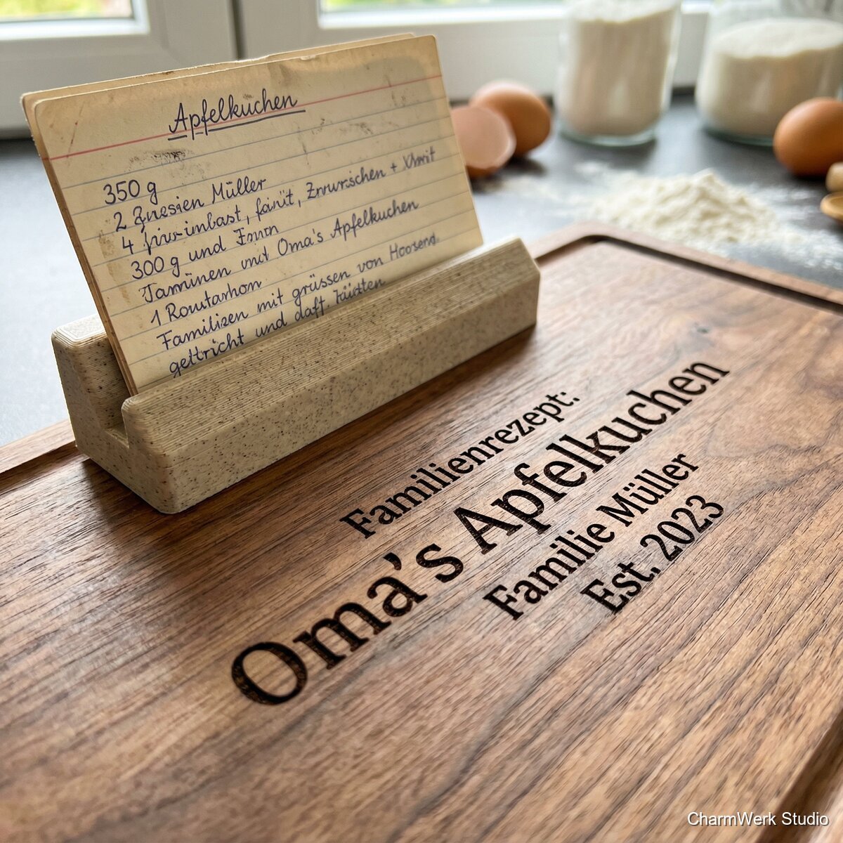 CNC-Schneidebrett mit 3D-Rezeptkartenhalter - Detailansicht