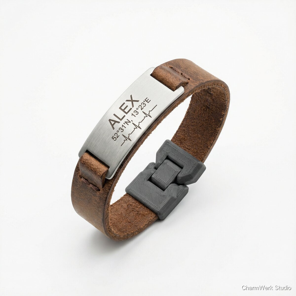 Leder-Armband mit gravierter Plakette und 3D-Clip - Seitenansicht