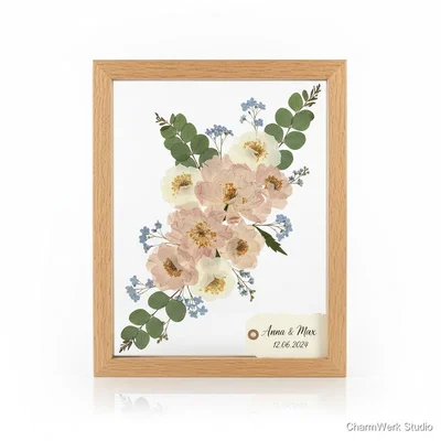 Handgefertigter Blumenpress-Rahmen mit Hochzeitsblüten