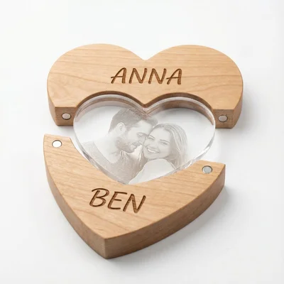 Puzzle-Herz aus Holz mit Acryl-Fotoeinleger