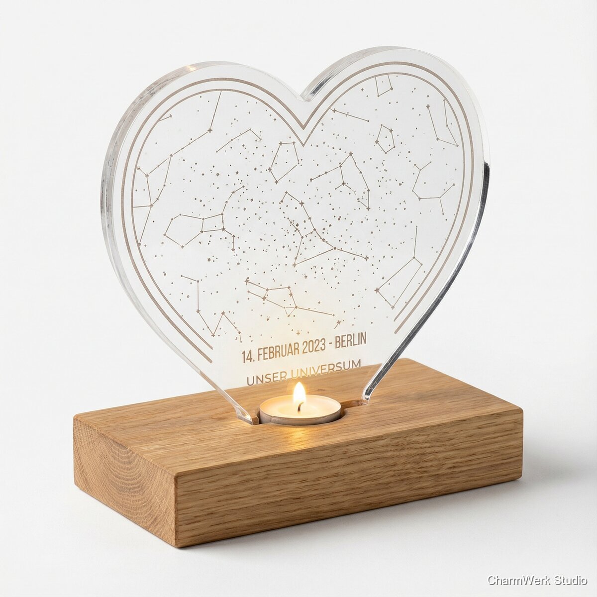 Acryl-Herzrahmen mit Holzsockel und Sternkarte - Seitenansicht