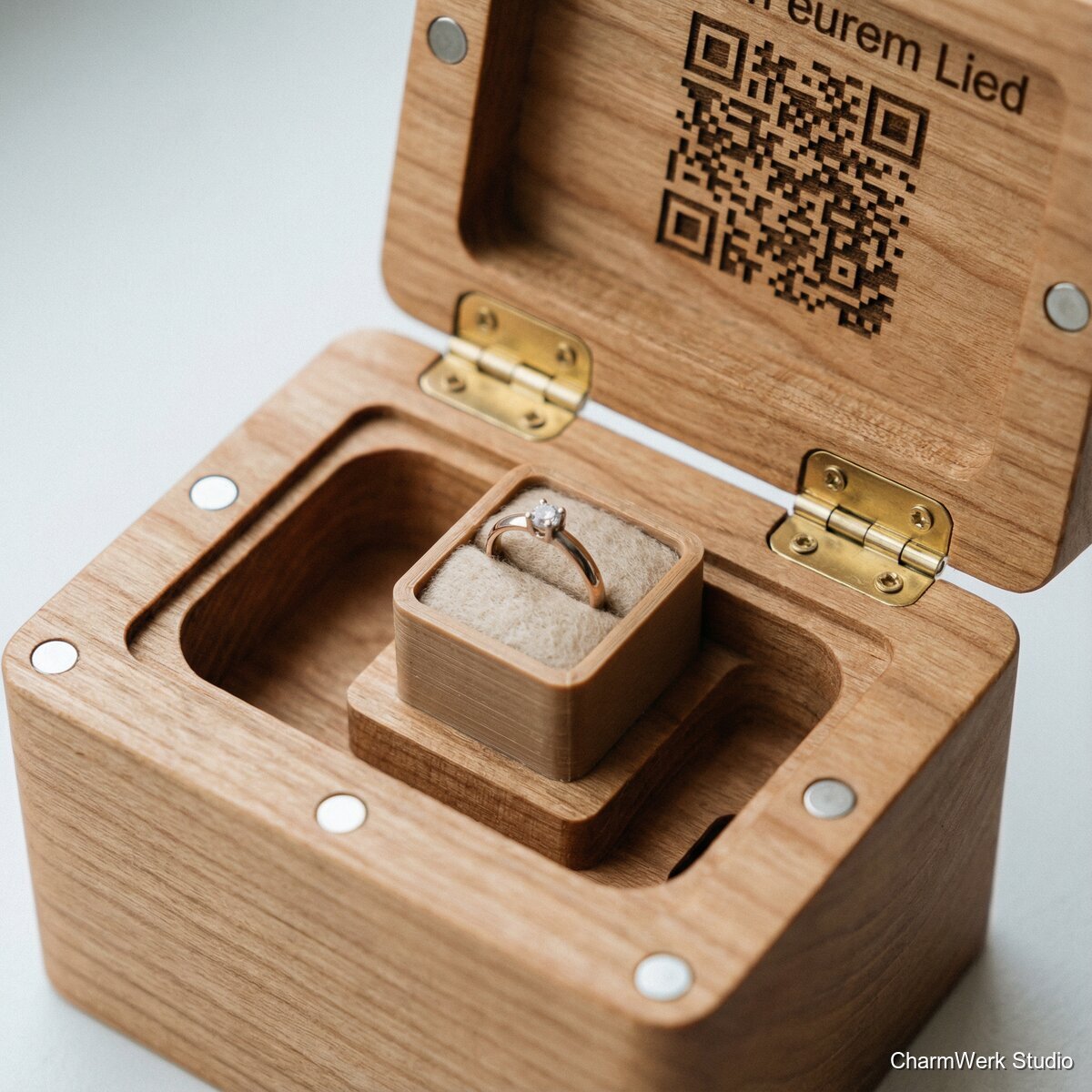 Mini-Musikbox mit QR-Song und CNC-Klangkammer - Detailansicht