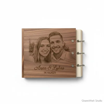 Graviertes Gästebuch-Cover aus Holz mit Foto