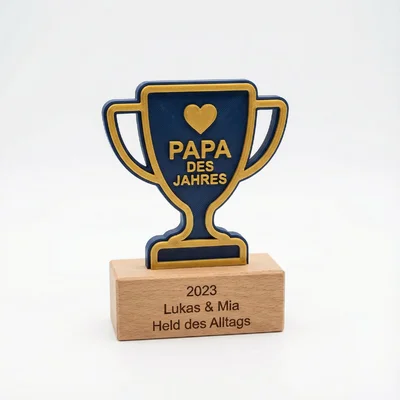 Mini-Trophäe „Papa des Jahres“ als Desk-Award