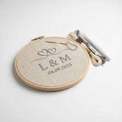 Bestickter Paar-Hoop mit eurem Kennenlern-Datum