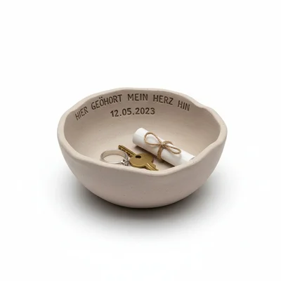 Handmodellierte „Unser Zuhause“-Schale aus Ton