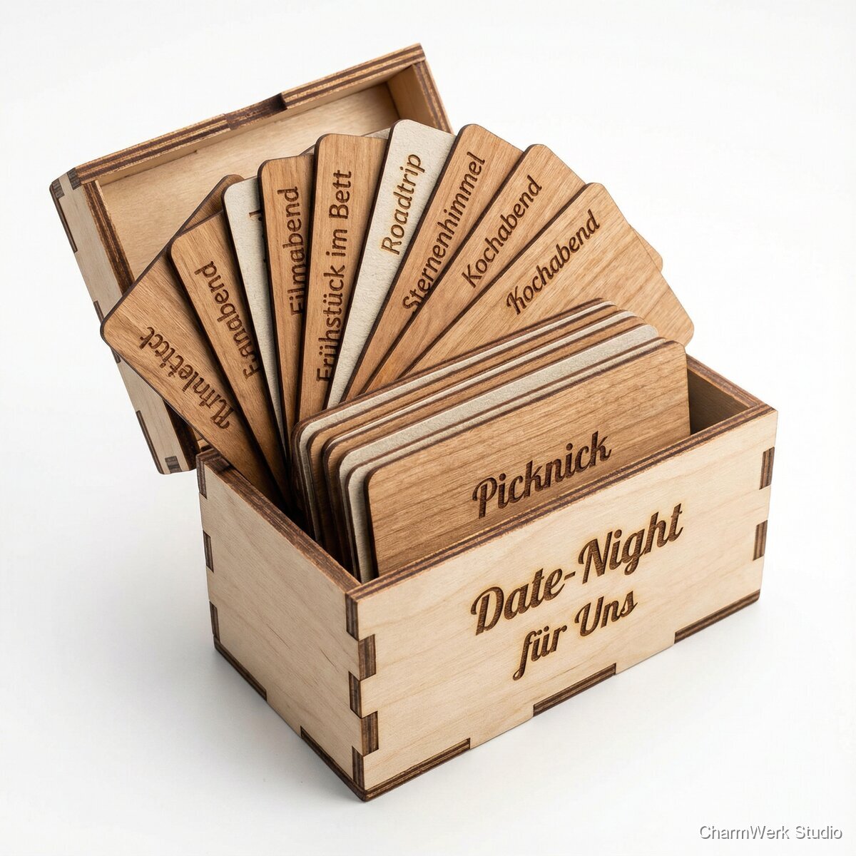 „Date-Night“-Gutscheinbox mit 12 gravierten Karten - Seitenansicht