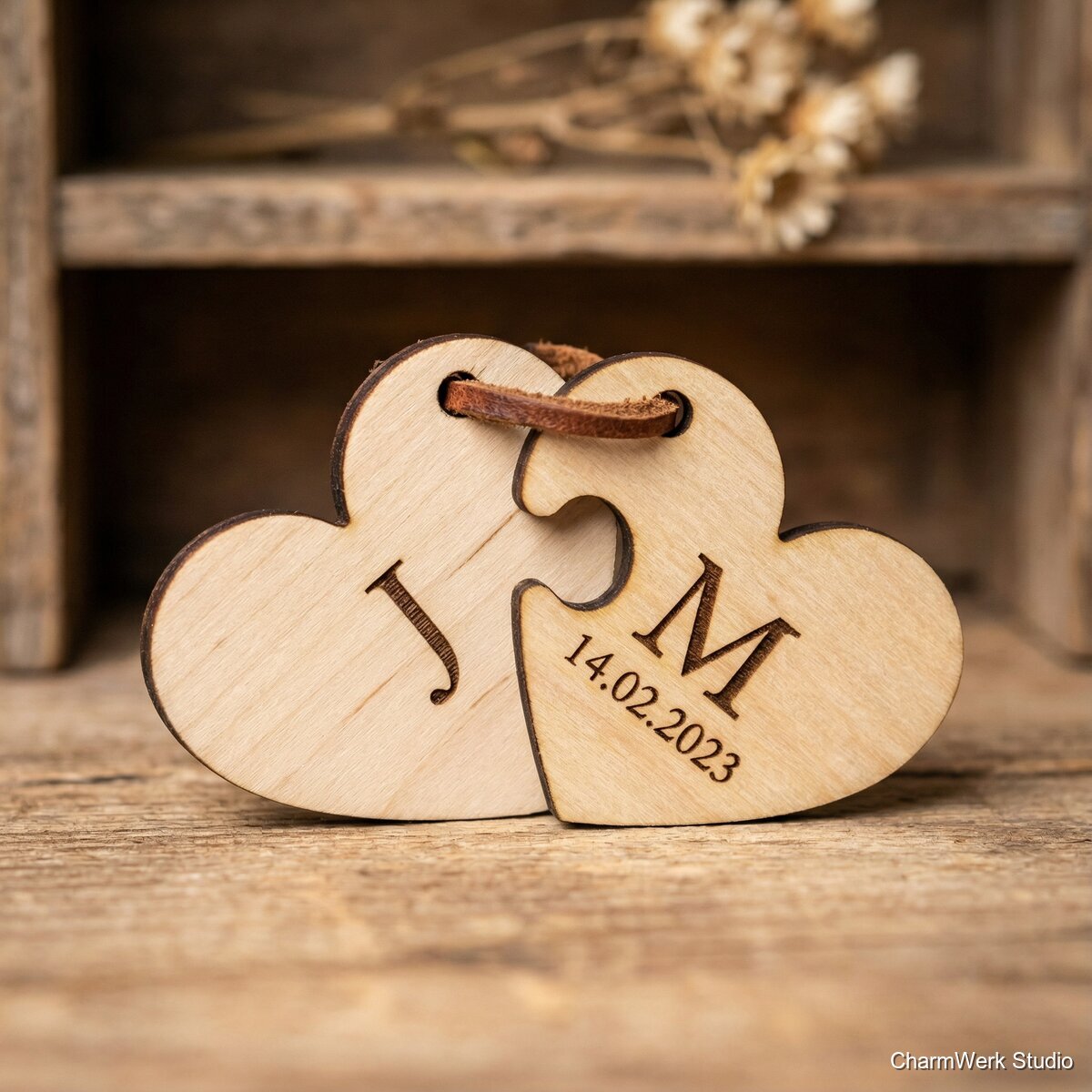 Herz-Puzzle aus Holz mit Initialen - Detailansicht