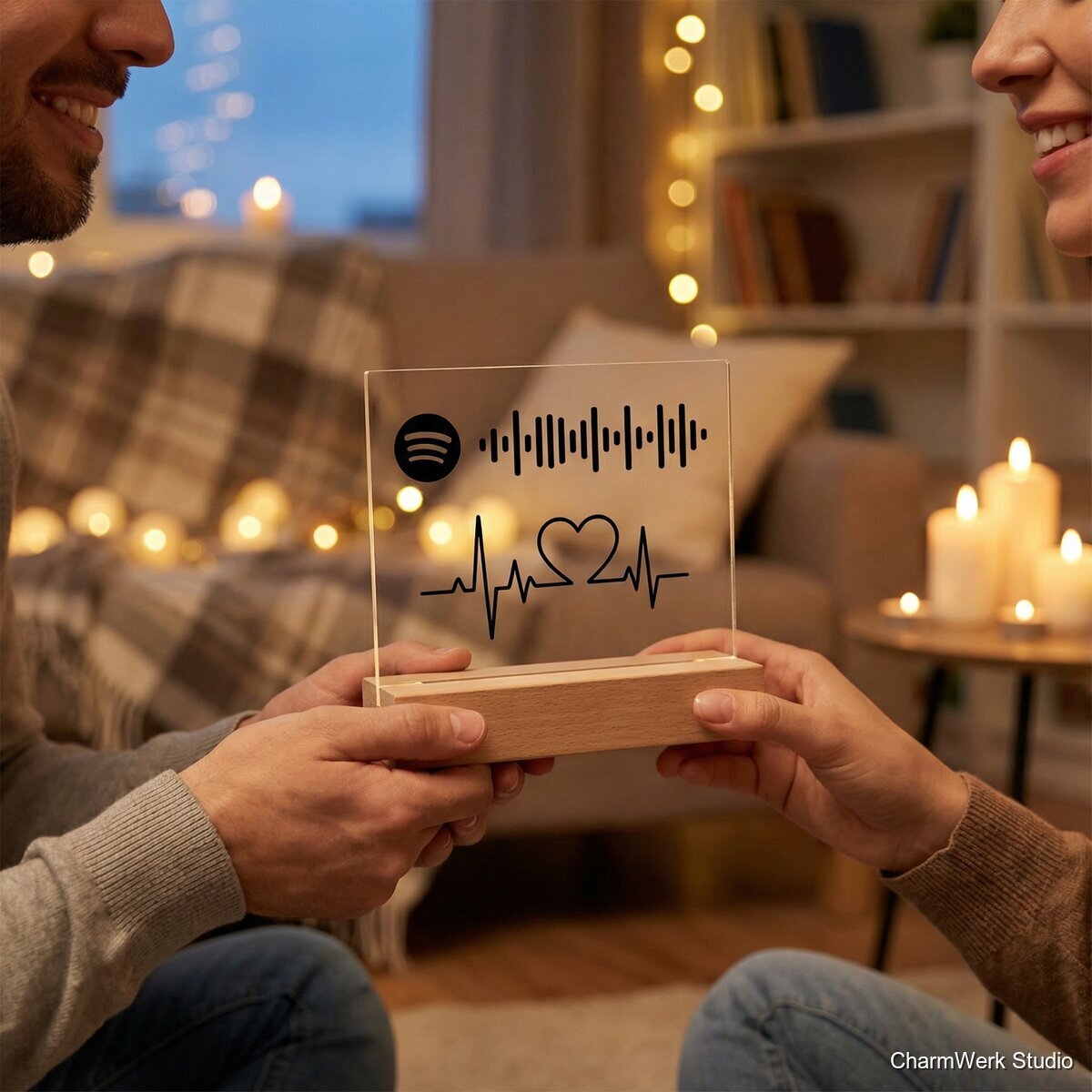 Acryl-„Song Code“-Aufsteller mit Herzlinie - Lifestyle