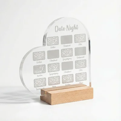 Acryl-Herz mit „Date Night“-Rubbel-Look Gravur