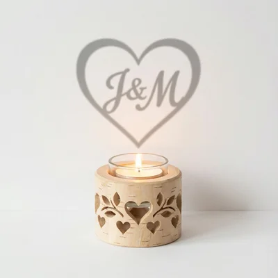 Kerzenhalter aus Holz mit Schattenbotschaft