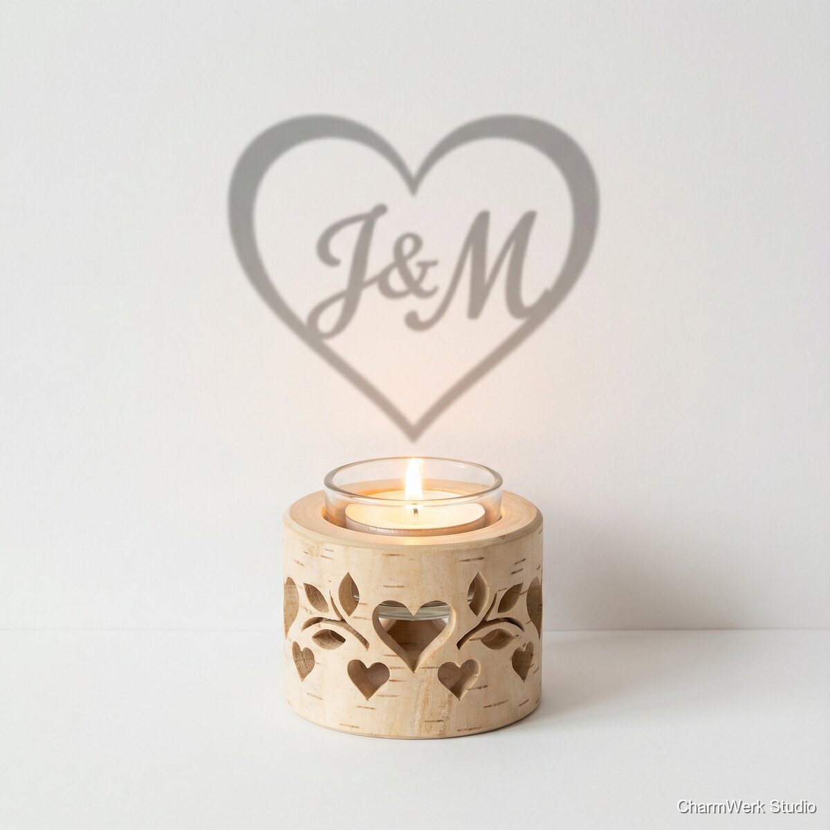 Kerzenhalter aus Holz mit Schattenbotschaft