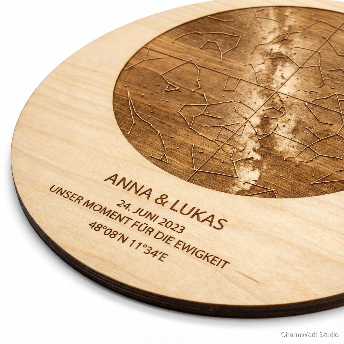 Personalisierte Sternkarte auf Holzplatte - Seitenansicht