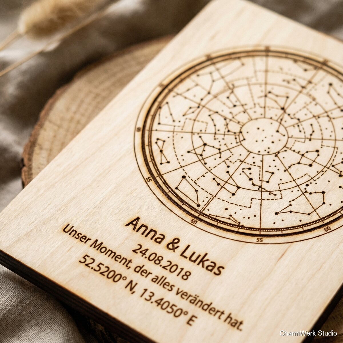 Personalisierte Sternkarte auf Holzplatte - Detailansicht