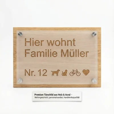 Türschild „Hier wohnt…“ mit Hausnummer & Icons