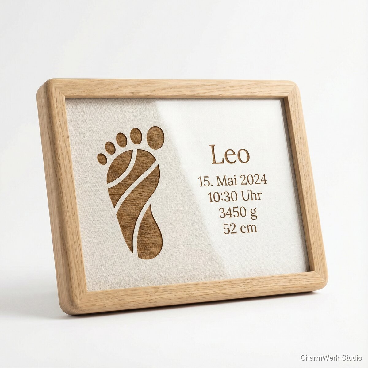 Erinnerungsrahmen mit Baby-Daten und Fußabdruck-Optik