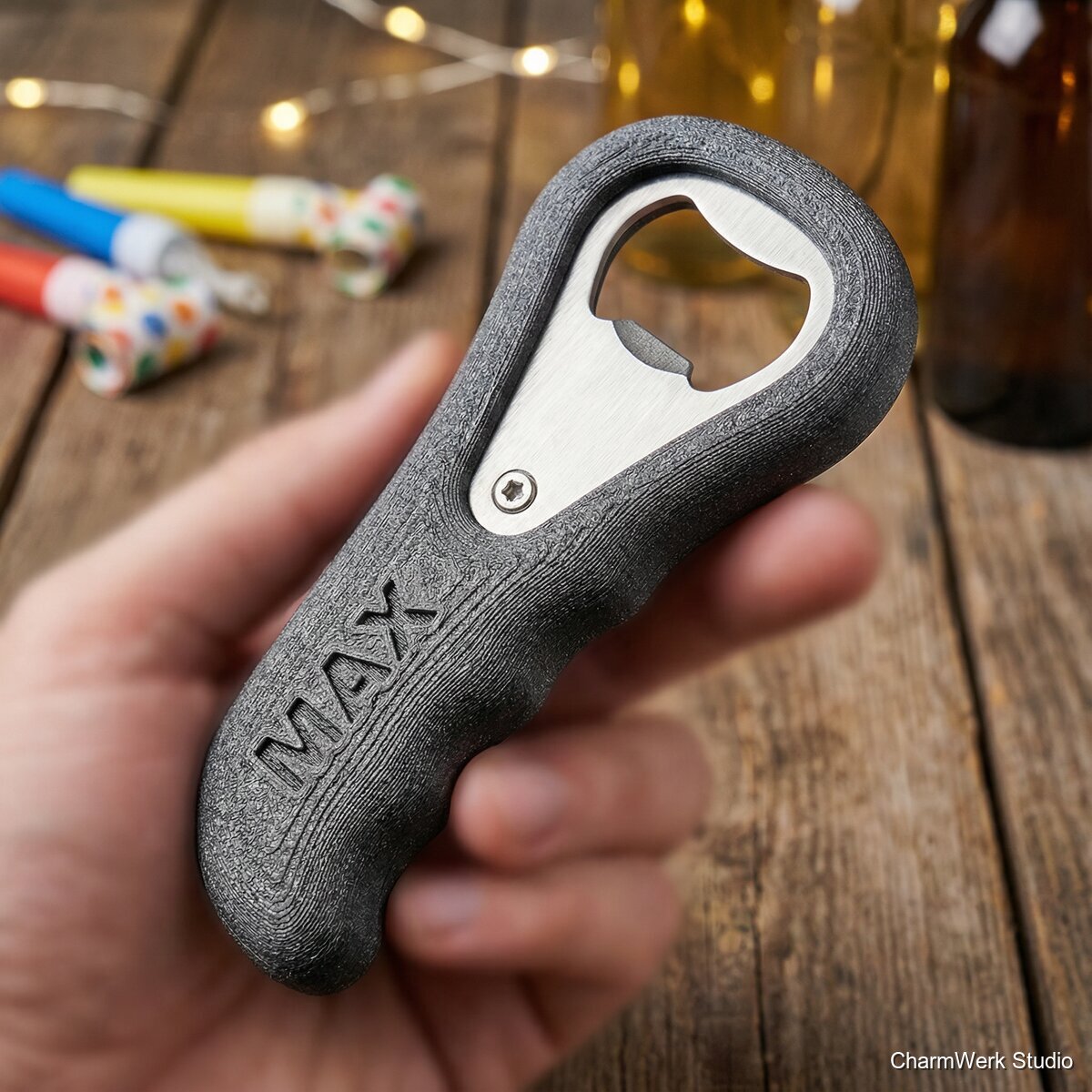 Personalisierter Flaschenöffner mit Fingergriff - Detailansicht