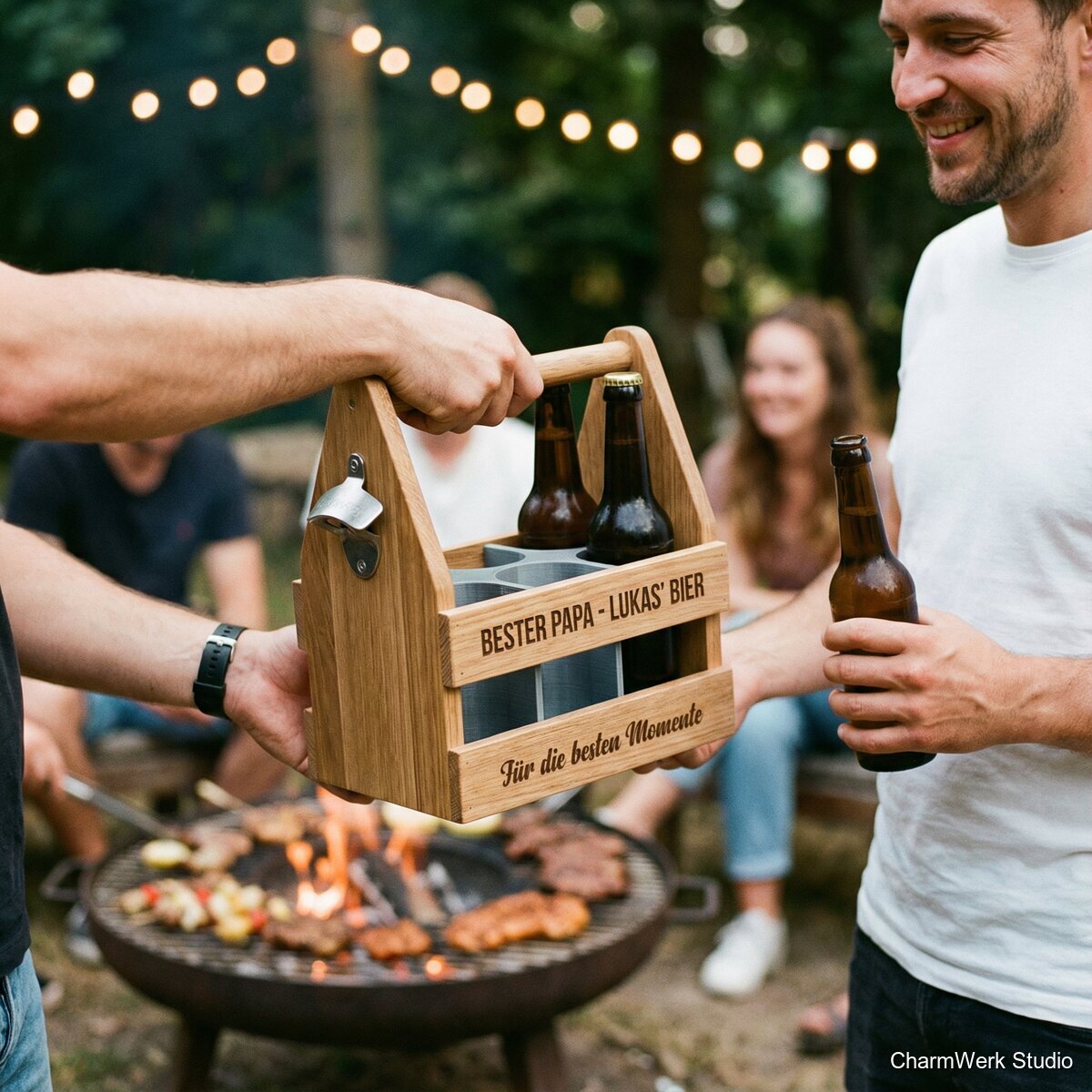 Personalisiertes Bierträger-Set mit Flaschenöffner - Lifestyle