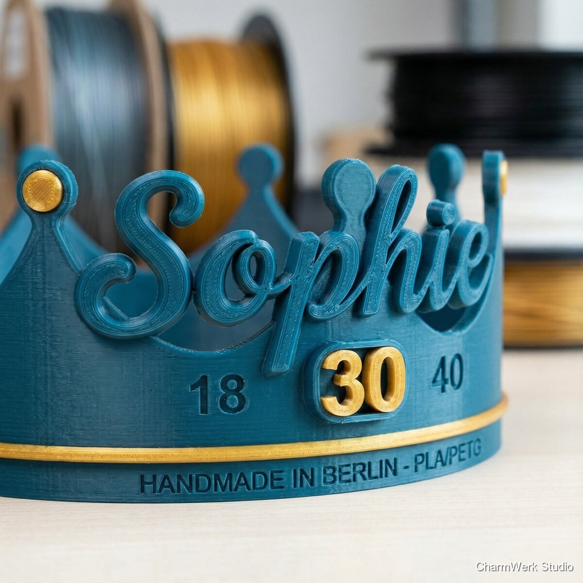 3D-gedruckte Geburtstagskrone mit Namens-Schriftzug - Detailansicht