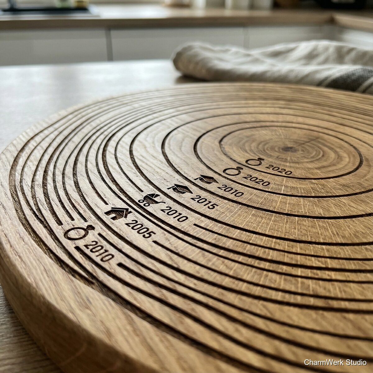 CNC-gefrästes „Jahresring“-Erinnerungsbrettchen - Detailansicht