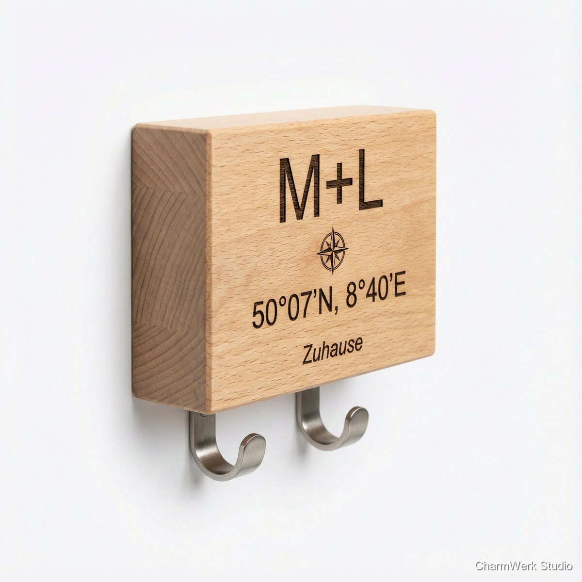 Graviertes Paar-Schlüsselbrett mit zwei Haken - Seitenansicht