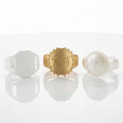 Serviettenringe mit Monogramm für die Festtafel