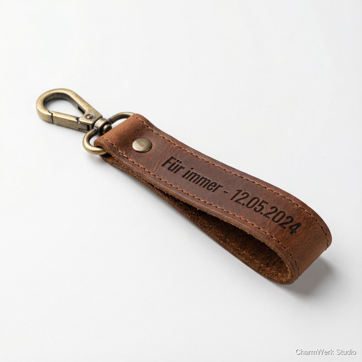 Leder-Schlüsselband mit geprägtem „Für immer“ - Seitenansicht
