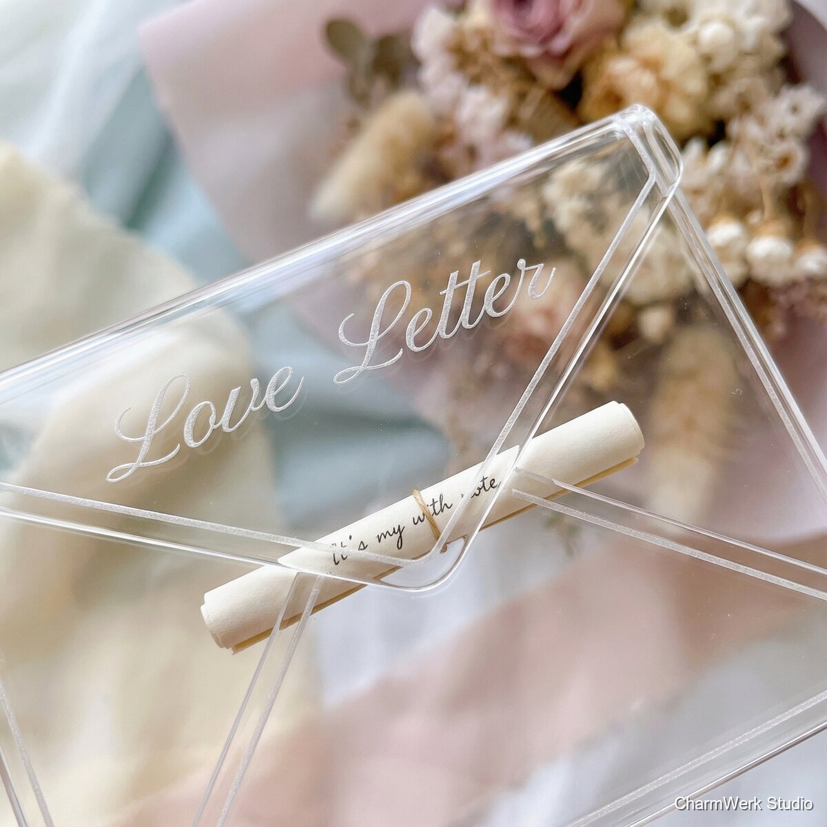 Acryl-„Love Letter“-Briefumschlag als Deko - Detailansicht